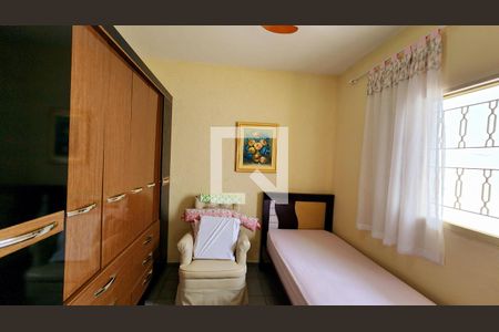 Casa à venda com 250m², 3 quartos e 3 vagas Casa à venda com 250m², 3 quartos e 3 vagasQuarto 2