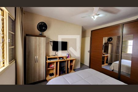 Casa à venda com 250m², 3 quartos e 3 vagas Casa à venda com 250m², 3 quartos e 3 vagasQuarto 3