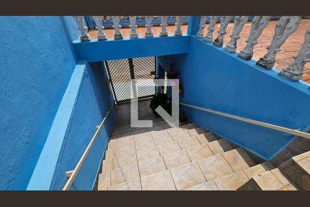 Casa à venda com 250m², 3 quartos e 3 vagas Casa à venda com 250m², 3 quartos e 3 vagasEscada