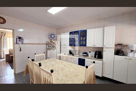 Casa à venda com 250m², 3 quartos e 3 vagas Casa à venda com 250m², 3 quartos e 3 vagasCozinha