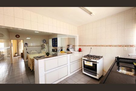 Casa à venda com 250m², 3 quartos e 3 vagas Casa à venda com 250m², 3 quartos e 3 vagasCozinha