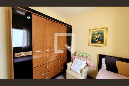 Casa à venda com 250m², 3 quartos e 3 vagas Casa à venda com 250m², 3 quartos e 3 vagasQuarto 2