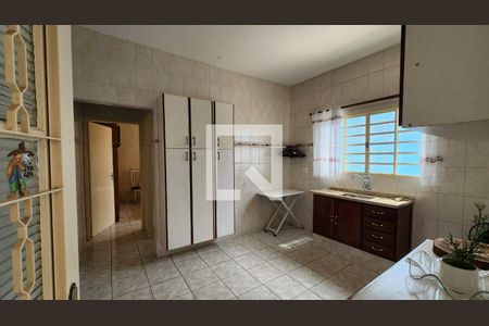 Casa à venda com 250m², 3 quartos e 3 vagas Casa à venda com 250m², 3 quartos e 3 vagasCozinha casa 2