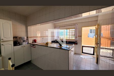Casa à venda com 250m², 3 quartos e 3 vagas Casa à venda com 250m², 3 quartos e 3 vagasCozinha