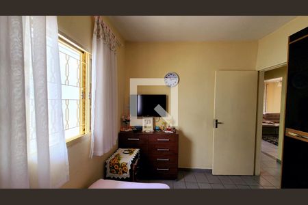 Casa à venda com 250m², 3 quartos e 3 vagas Casa à venda com 250m², 3 quartos e 3 vagasQuarto 2