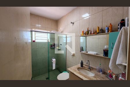 Casa à venda com 250m², 3 quartos e 3 vagas Casa à venda com 250m², 3 quartos e 3 vagasBanheiro