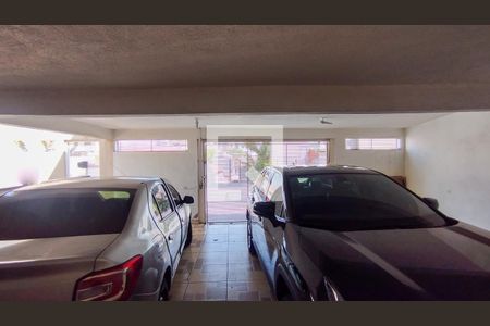 Casa à venda com 331m², 4 quartos e 3 vagas Casa à venda com 331m², 4 quartos e 3 vagasGaragem