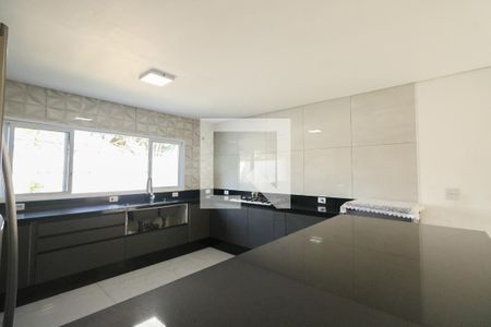 Casa à venda com 331m², 4 quartos e 3 vagas Casa à venda com 331m², 4 quartos e 3 vagasCozinha