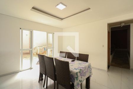 Casa à venda com 331m², 4 quartos e 3 vagas Casa à venda com 331m², 4 quartos e 3 vagasSala de Jantar