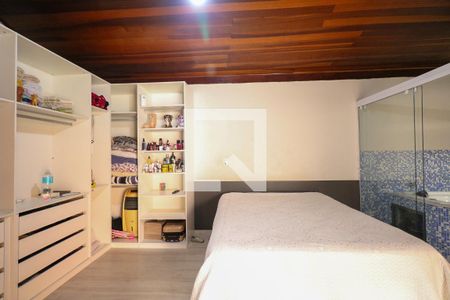 Casa à venda com 331m², 4 quartos e 3 vagas Casa à venda com 331m², 4 quartos e 3 vagasSuíte