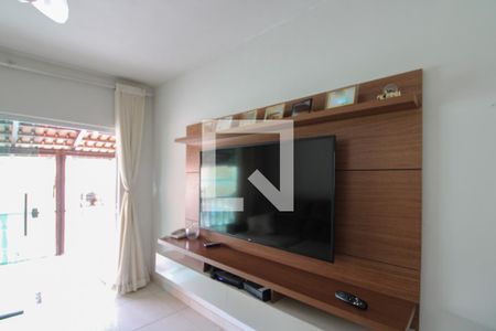 Sala de casa à venda com 3 quartos, 360m² em Tupi, Belo Horizonte