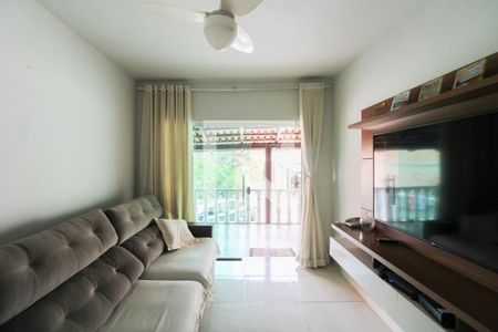 Sala de casa à venda com 3 quartos, 360m² em Tupi, Belo Horizonte