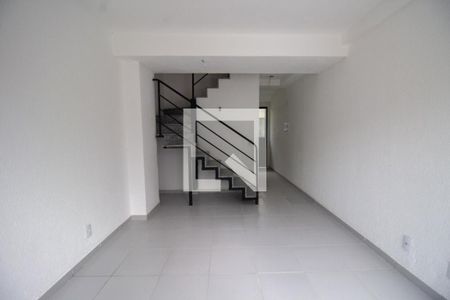 Sala de casa para alugar com 2 quartos, 62m² em Vargem Grande, Rio de Janeiro