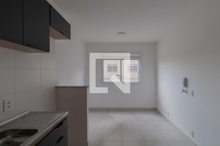 Sala e Cozinha  de apartamento para alugar com 2 quartos, 33m² em Itaquera, São Paulo