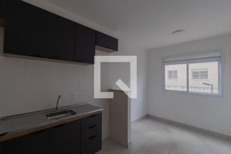 Sala e Cozinha  de apartamento para alugar com 2 quartos, 33m² em Itaquera, São Paulo