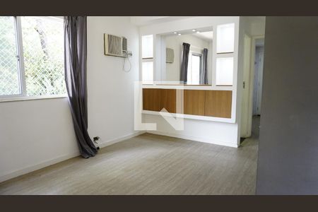 Sala de casa de condomínio à venda com 2 quartos, 100m² em Pechincha, Rio de Janeiro