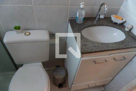 Banheiro de apartamento à venda com 2 quartos, 45m² em Fonte Grande, Contagem