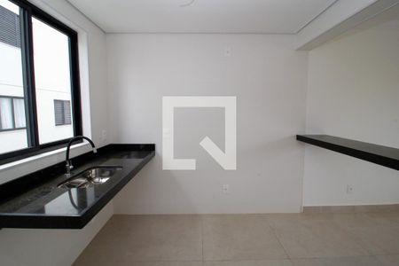 Cozinha de apartamento à venda com 2 quartos, 65m² em Floresta, Belo Horizonte