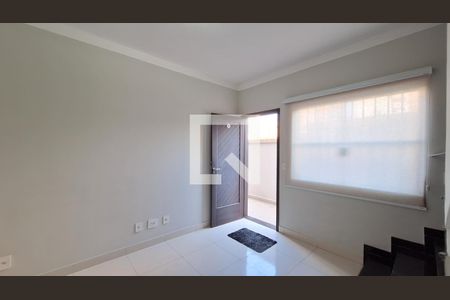 Sala de casa para alugar com 2 quartos, 70m² em Guilhermina, Praia Grande