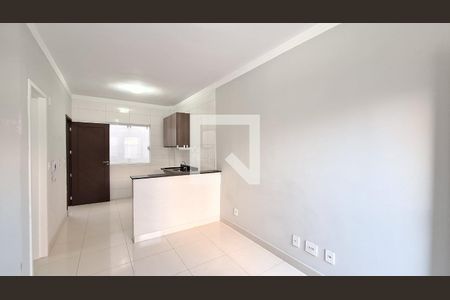 Sala de casa para alugar com 2 quartos, 70m² em Guilhermina, Praia Grande