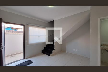 Sala de casa para alugar com 2 quartos, 70m² em Guilhermina, Praia Grande