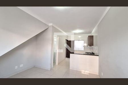 Sala de casa para alugar com 2 quartos, 70m² em Guilhermina, Praia Grande