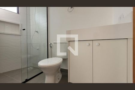 Banheiro de kitnet/studio para alugar com 1 quarto, 36m² em Vila Bastos, Santo André