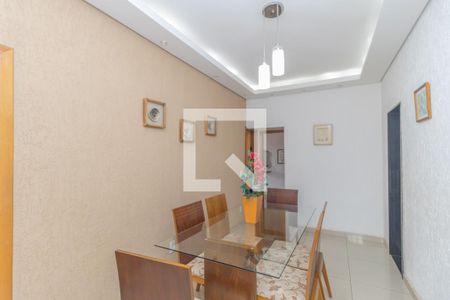 Sala de casa à venda com 4 quartos, 150m² em Calafate, Belo Horizonte