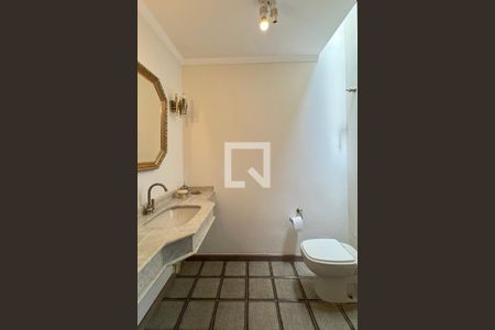 Lavabo de casa de condomínio para alugar com 3 quartos, 720m² em Alphaville, Santana de Parnaíba