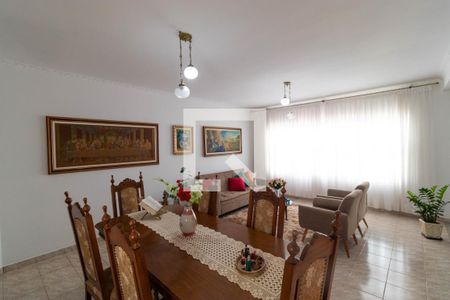 Casa à venda com 127m², 4 quartos e 4 vagasSala