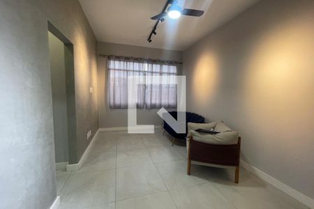 Sala de casa para alugar com 2 quartos, 50m² em Jardim Vinte E Cinco de Agosto, Duque de Caxias