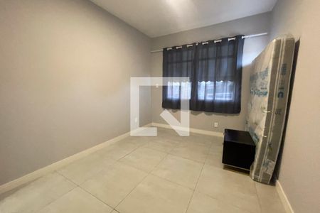 Quarto de casa para alugar com 2 quartos, 50m² em Jardim Vinte E Cinco de Agosto, Duque de Caxias