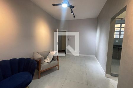 Sala de casa para alugar com 2 quartos, 50m² em Jardim Vinte E Cinco de Agosto, Duque de Caxias