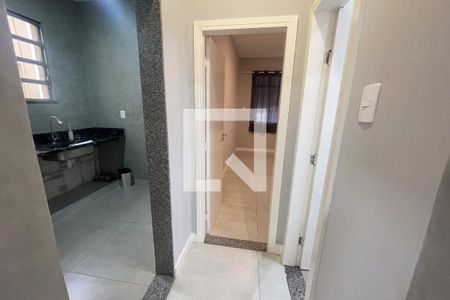 Corredor de casa para alugar com 2 quartos, 50m² em Jardim Vinte E Cinco de Agosto, Duque de Caxias