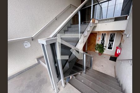 Apartamento para alugar com 200m², 3 quartos e 1 vaga Apartamento para alugar com 200m², 3 quartos e 1 vagaEscada