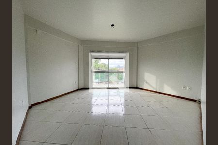 Apartamento para alugar com 200m², 3 quartos e 1 vaga Apartamento para alugar com 200m², 3 quartos e 1 vagaSuíte