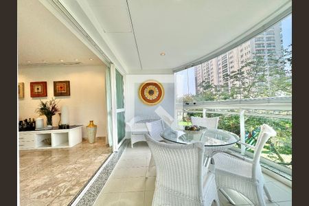 Varanda de apartamento à venda com 4 quartos, 220m² em Barra da Tijuca, Rio de Janeiro