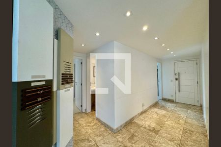 Corredor 1 de apartamento à venda com 4 quartos, 220m² em Barra da Tijuca, Rio de Janeiro