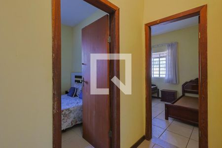 Corredor de casa à venda com 2 quartos, 332m² em Horto Florestal, Belo Horizonte