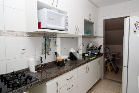 Cozinha de apartamento à venda com 3 quartos, 83m² em Heliópolis, Belo Horizonte