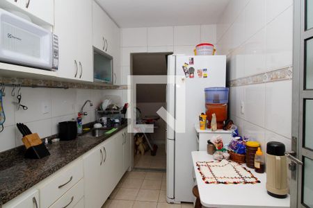 Cozinha de apartamento à venda com 3 quartos, 83m² em Heliópolis, Belo Horizonte