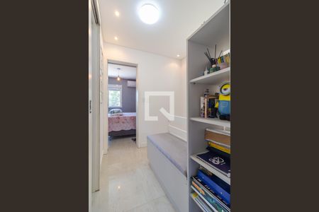 Corredor de casa de condomínio à venda com 2 quartos, 96m² em Vila Nova, Porto Alegre