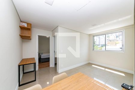 Sala de apartamento para alugar com 1 quarto, 47m² em Buritis, Belo Horizonte