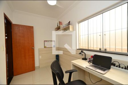 Quarto1 de casa à venda com 3 quartos, 229m² em Santa Efigênia, Belo Horizonte