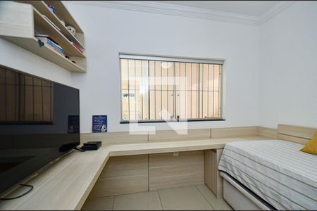 Quarto2 de casa à venda com 3 quartos, 229m² em Santa Efigênia, Belo Horizonte