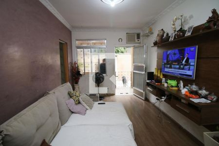 Sala de casa à venda com 2 quartos, 250m² em Olaria, Rio de Janeiro