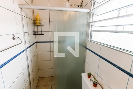 Banheiro  de apartamento para alugar com 2 quartos, 53m² em Parque Pinheiros, Taboão da Serra