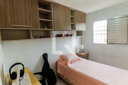 Quarto 1 - Armários de apartamento para alugar com 2 quartos, 53m² em Parque Pinheiros, Taboão da Serra