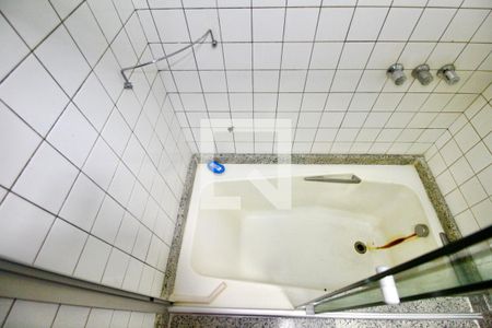 Banheiro de apartamento para alugar com 1 quarto, 40m² em Vitória, Salvador