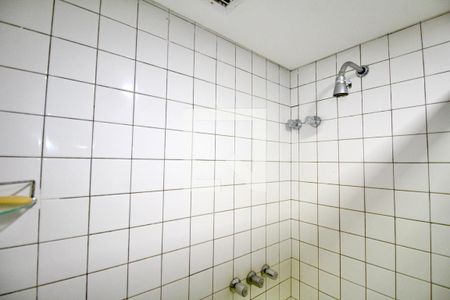 Banheiro de apartamento para alugar com 1 quarto, 40m² em Vitória, Salvador